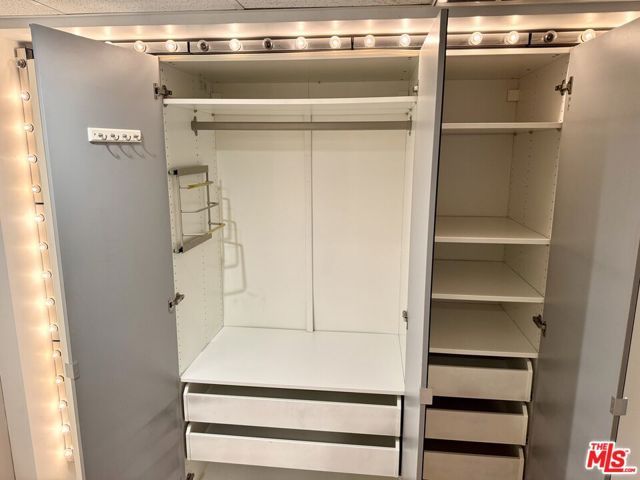 950 N Kings Road 143, West Hollywood, CA 90069