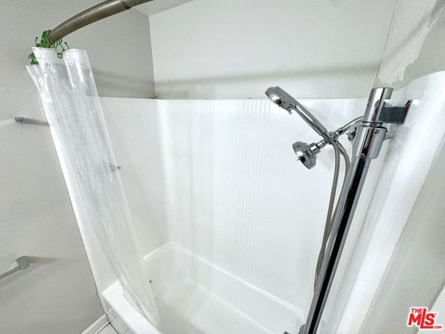 950 N Kings Road 143, West Hollywood, CA 90069