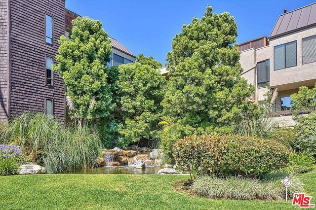 950 N Kings Road 143, West Hollywood, CA 90069