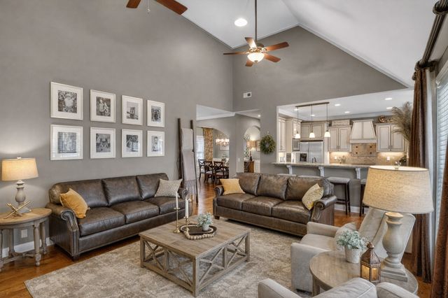 103 Bloomsbury Dr, Portland, TN 37148