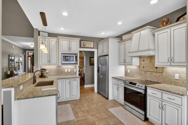 103 Bloomsbury Dr, Portland, TN 37148