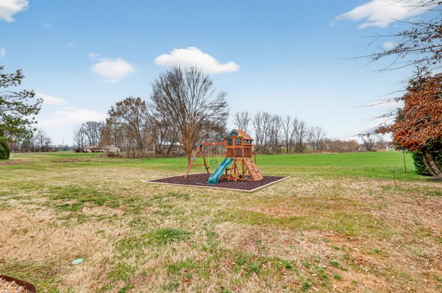 103 Bloomsbury Dr, Portland, TN 37148