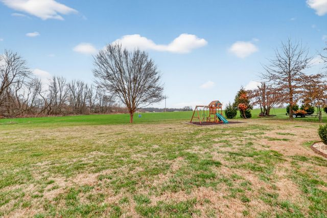 103 Bloomsbury Dr, Portland, TN 37148