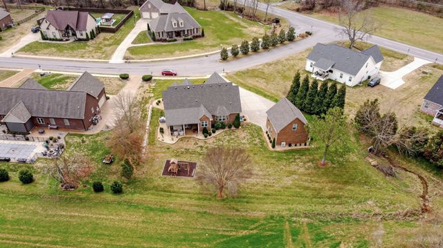 103 Bloomsbury Dr, Portland, TN 37148