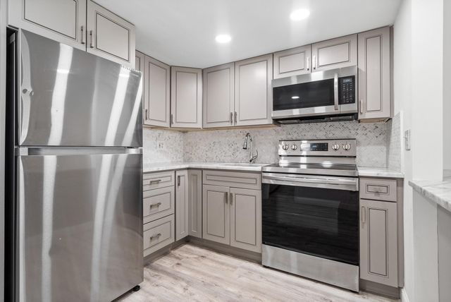 1110 N Riverside Drive 20, Pompano Beach, FL 33062