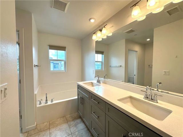 5593 Siracusa Way, Fontana, CA 92336