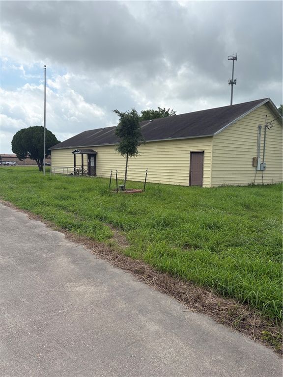 1814 Lodge Lane, Corpus Christi, TX 78409 — exterior