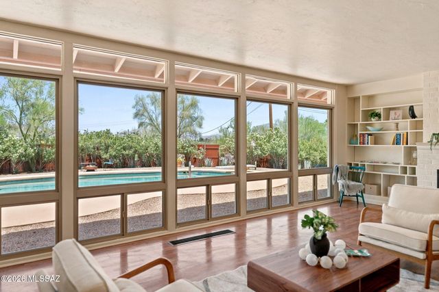 880 N Natachee Avenue, Tucson, AZ 85710