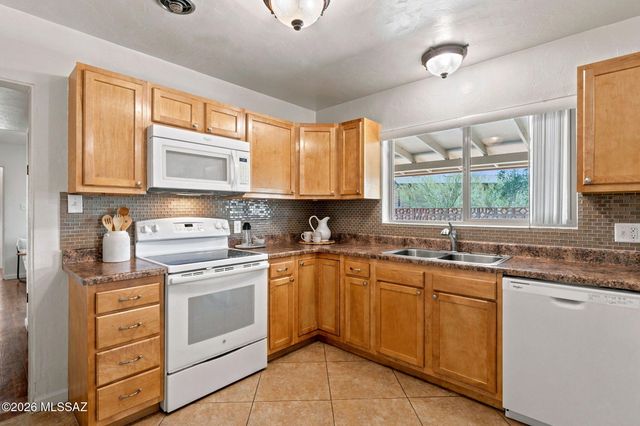 880 N Natachee Avenue, Tucson, AZ 85710