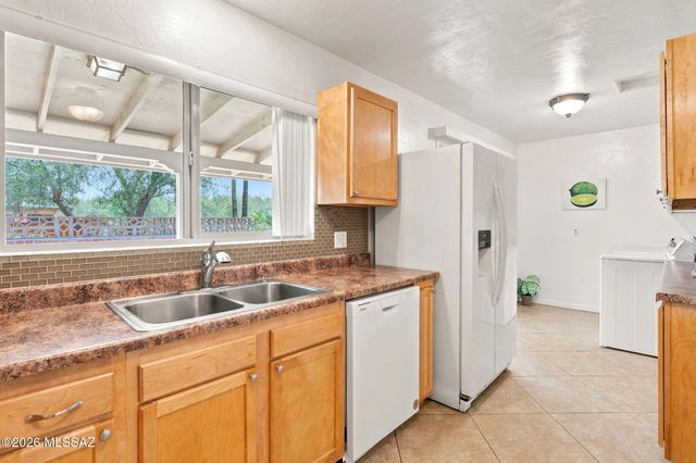 880 N Natachee Avenue, Tucson, AZ 85710