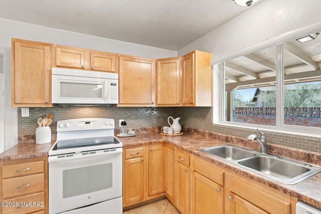 880 N Natachee Avenue, Tucson, AZ 85710