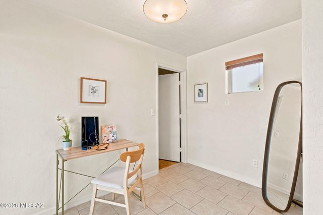 880 N Natachee Avenue, Tucson, AZ 85710