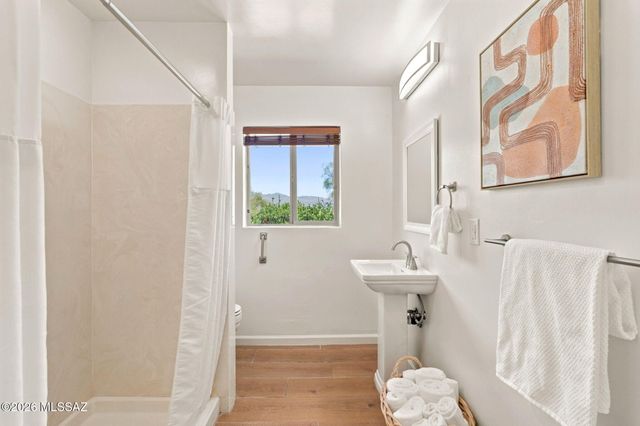 880 N Natachee Avenue, Tucson, AZ 85710