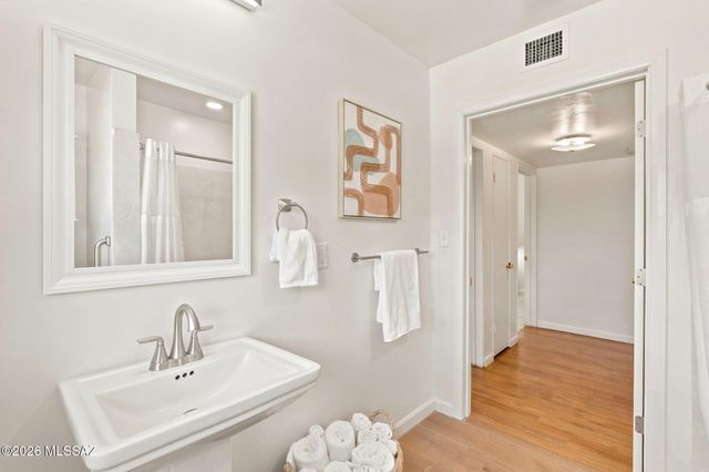 880 N Natachee Avenue, Tucson, AZ 85710