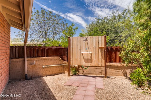 880 N Natachee Avenue, Tucson, AZ 85710