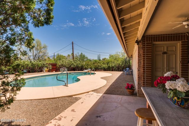880 N Natachee Avenue, Tucson, AZ 85710