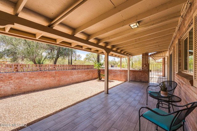 880 N Natachee Avenue, Tucson, AZ 85710