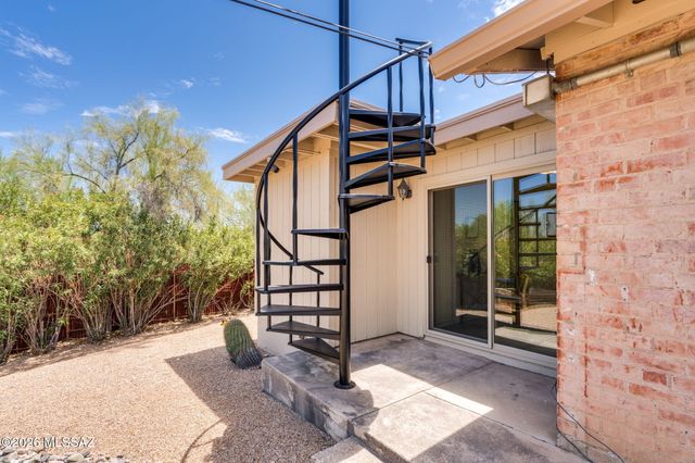 880 N Natachee Avenue, Tucson, AZ 85710
