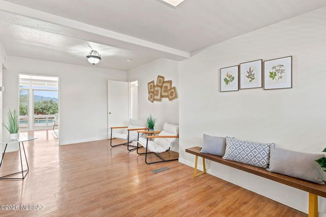 880 N Natachee Avenue, Tucson, AZ 85710