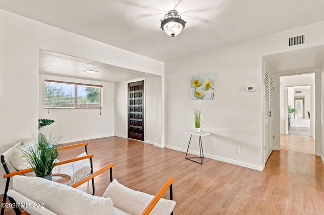 880 N Natachee Avenue, Tucson, AZ 85710