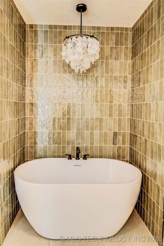 11027 S Oak Avenue, Jenks, OK 74037