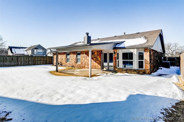 11027 S Oak Avenue, Jenks, OK 74037