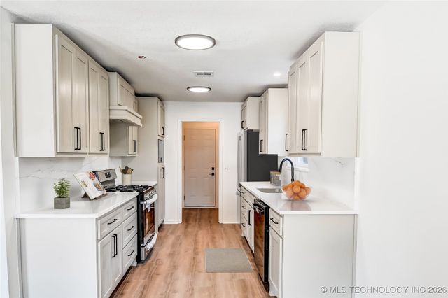 11027 S Oak Avenue, Jenks, OK 74037