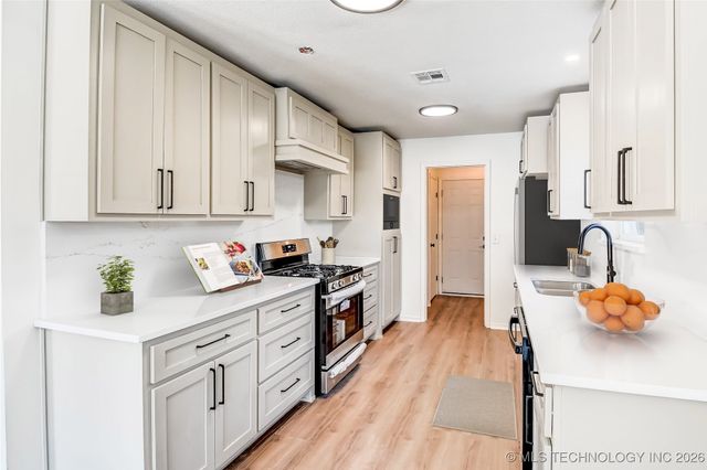 11027 S Oak Avenue, Jenks, OK 74037