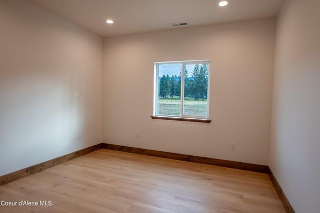 114 Airstrip Rd, Moyie Springs, ID 83845