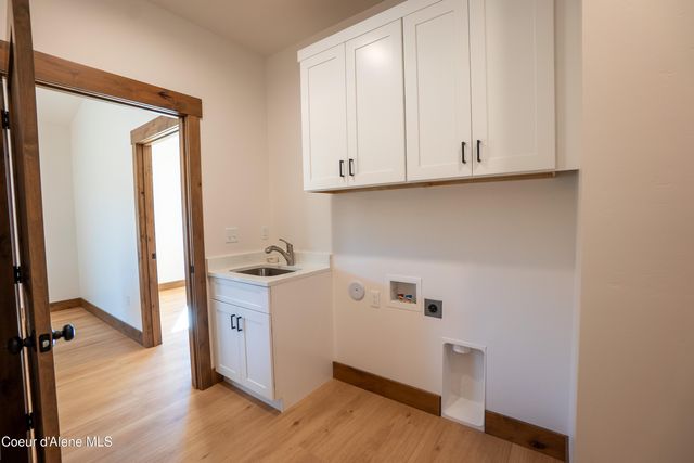 114 Airstrip Rd, Moyie Springs, ID 83845