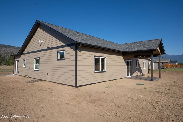 114 Airstrip Rd, Moyie Springs, ID 83845