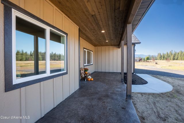 114 Airstrip Rd, Moyie Springs, ID 83845