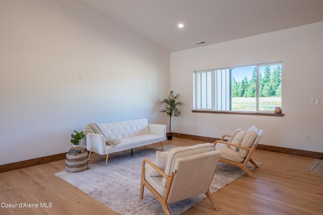 114 Airstrip Rd, Moyie Springs, ID 83845