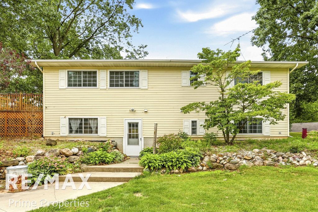 594 Lou Alice Drive, Columbiaville, MI 48421