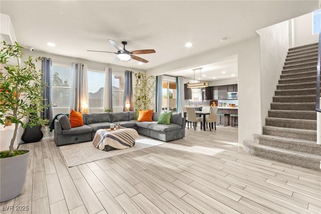 8973 Vista Pines Street, Las Vegas, NV 89178