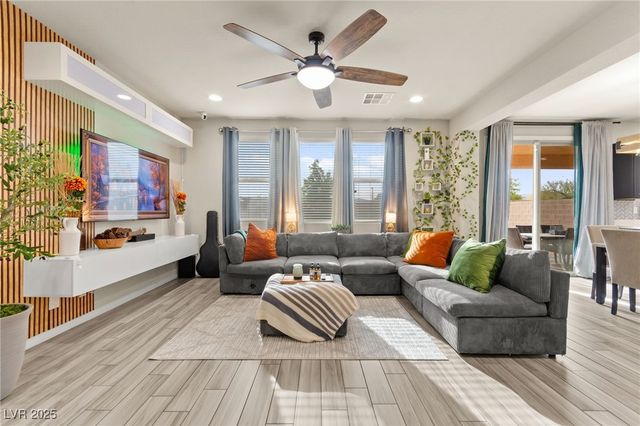 8973 Vista Pines Street, Las Vegas, NV 89178