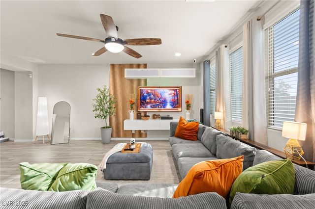 8973 Vista Pines Street, Las Vegas, NV 89178