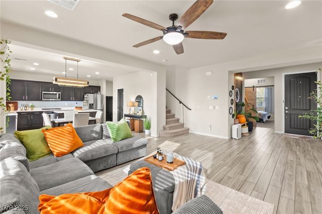 8973 Vista Pines Street, Las Vegas, NV 89178