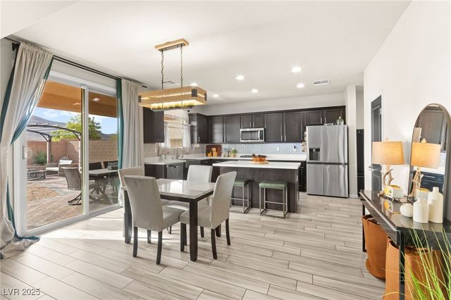 8973 Vista Pines Street, Las Vegas, NV 89178