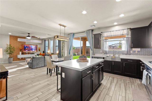 8973 Vista Pines Street, Las Vegas, NV 89178