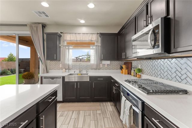 8973 Vista Pines Street, Las Vegas, NV 89178