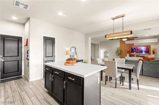 8973 Vista Pines Street, Las Vegas, NV 89178