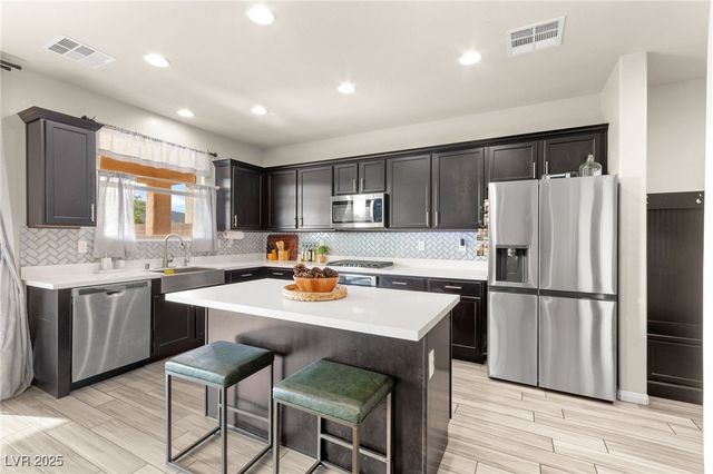 8973 Vista Pines Street, Las Vegas, NV 89178