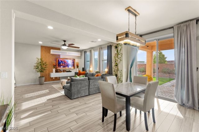 8973 Vista Pines Street, Las Vegas, NV 89178