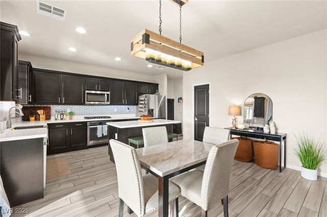 8973 Vista Pines Street, Las Vegas, NV 89178