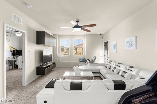 8973 Vista Pines Street, Las Vegas, NV 89178