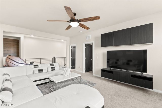 8973 Vista Pines Street, Las Vegas, NV 89178