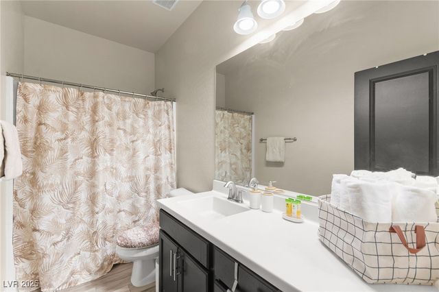 8973 Vista Pines Street, Las Vegas, NV 89178