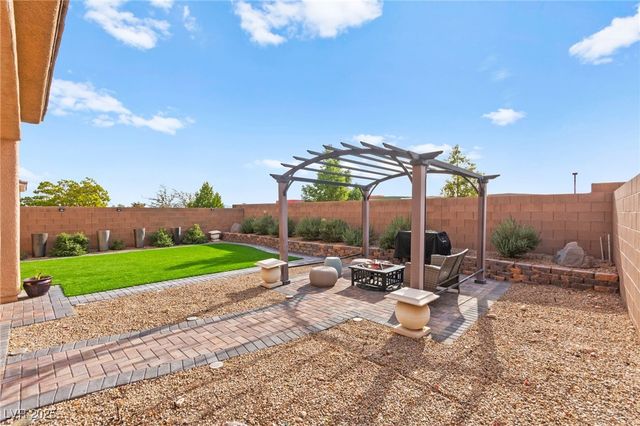 8973 Vista Pines Street, Las Vegas, NV 89178