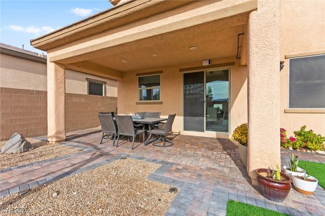 8973 Vista Pines Street, Las Vegas, NV 89178